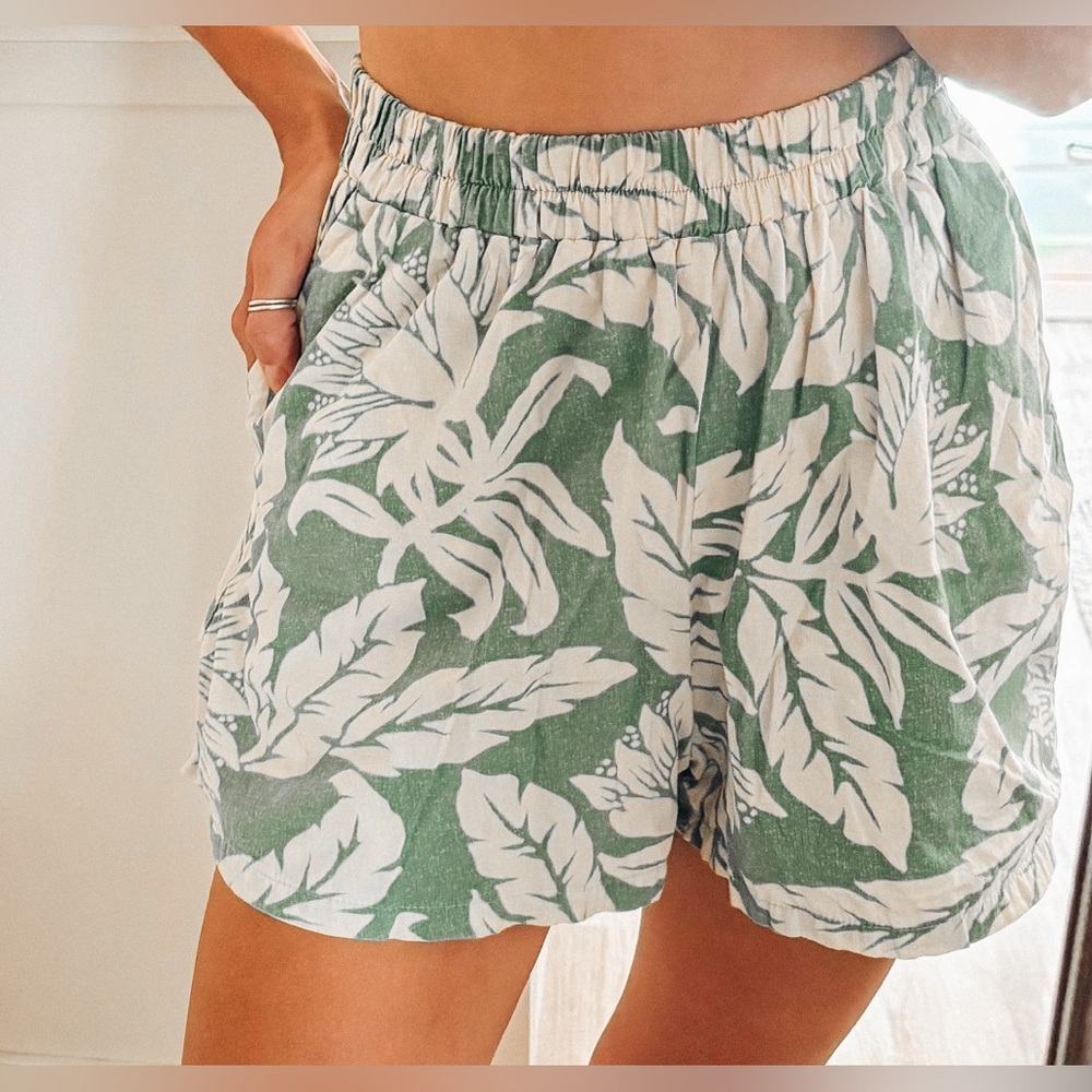 Aloha shorts from Dewilde Collective